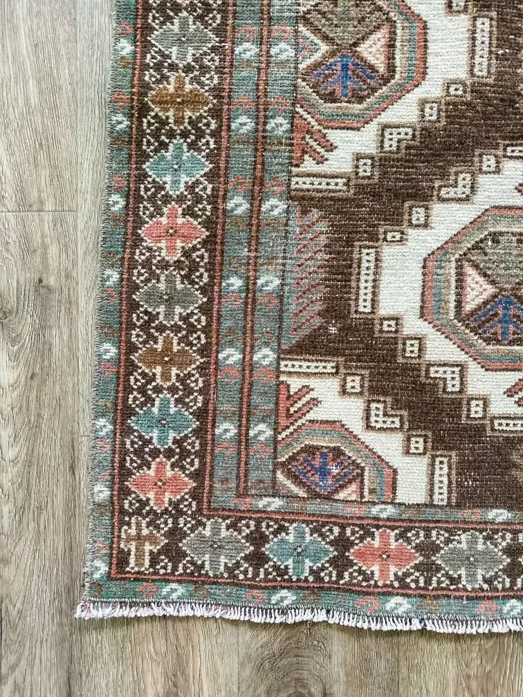 Vintage Hand Knotted Rug # 3172 | 4' 1