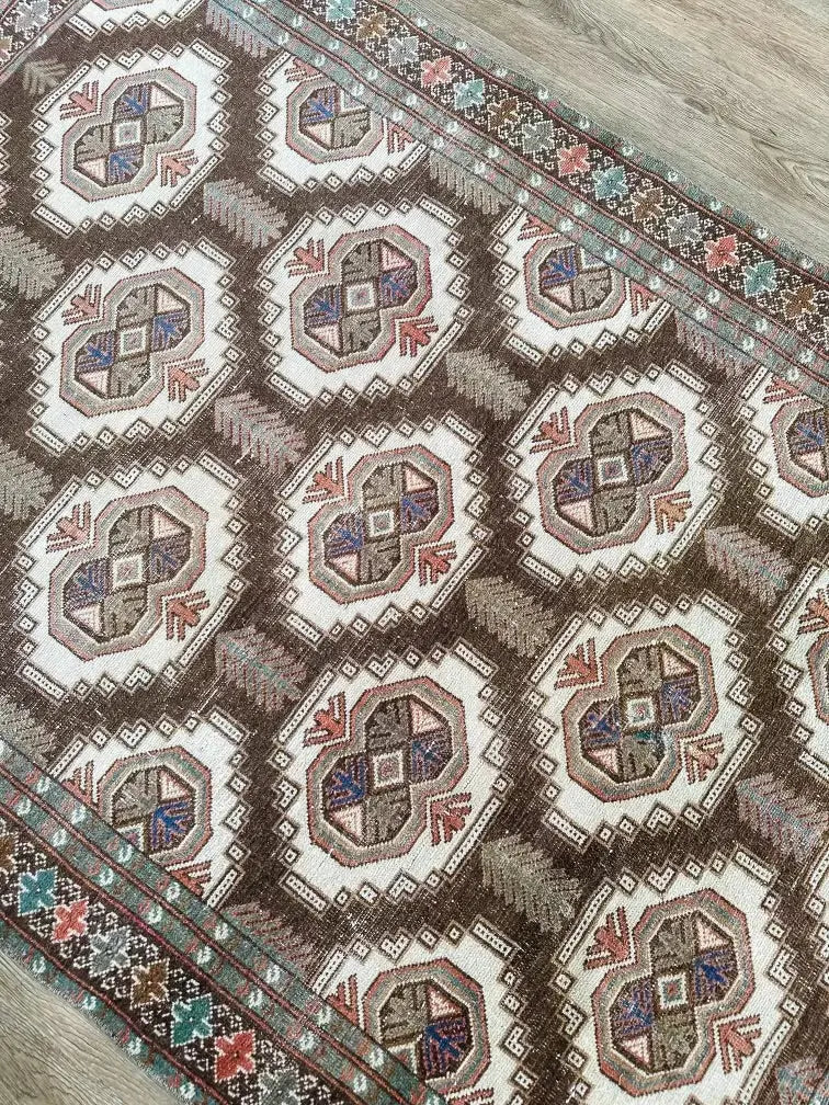 Vintage Hand Knotted Rug # 3172 | 4' 1