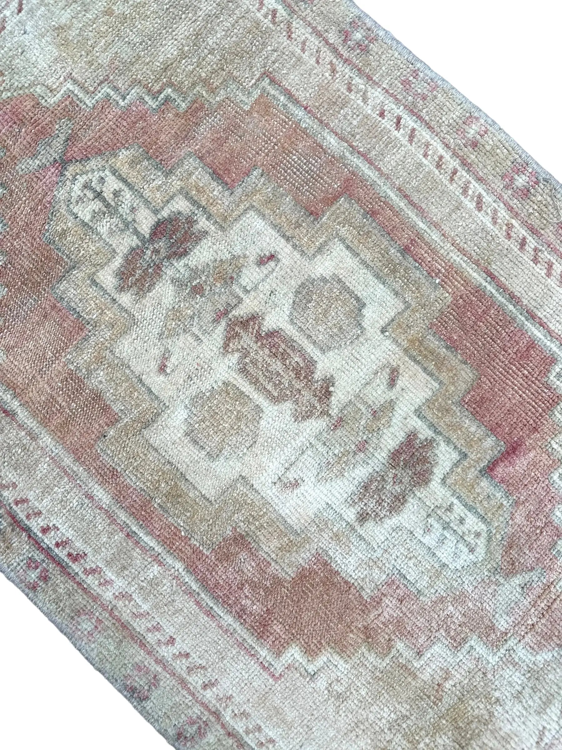 Vintage Hand Knotted Rug # 3217 | 1' 9