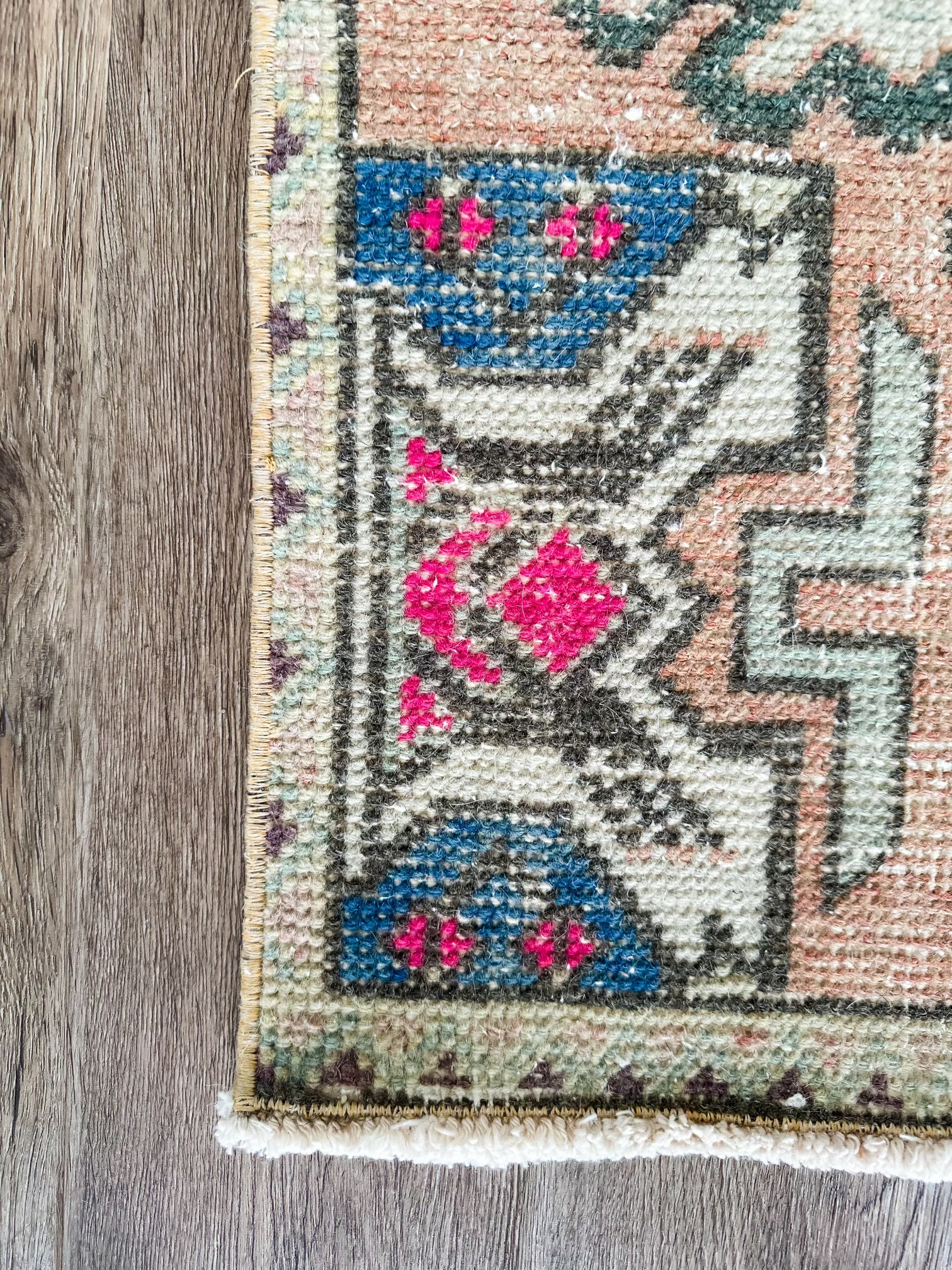 Vintage Mini Rug # 3002 1' 6