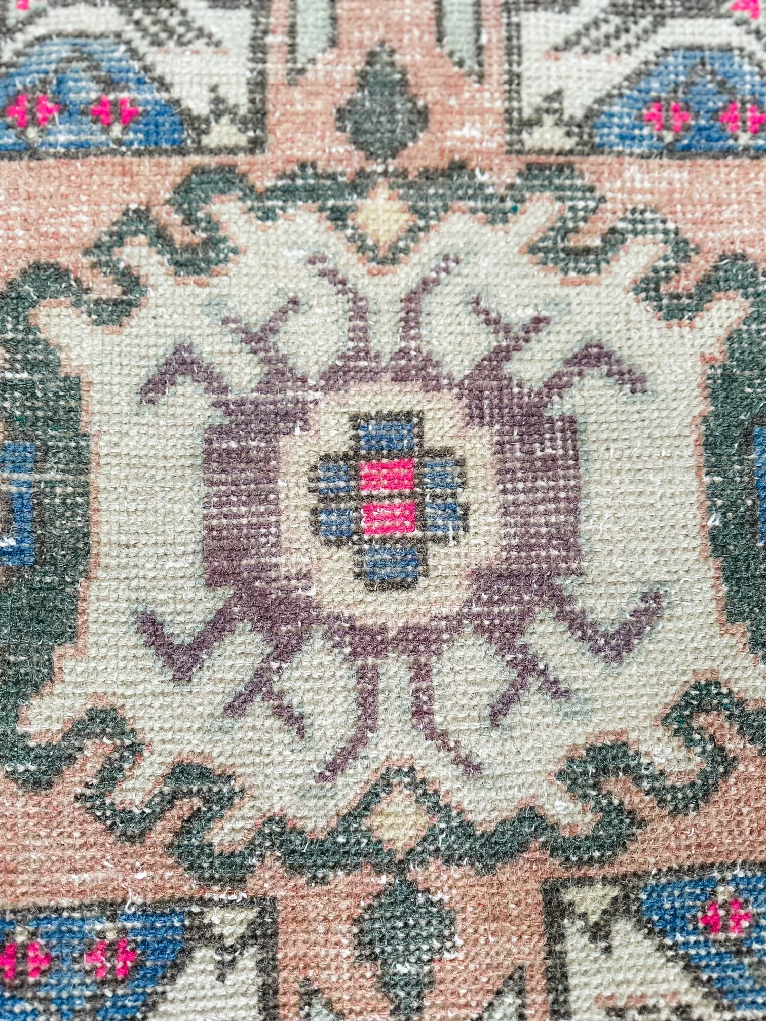 Vintage Mini Rug # 3002 1' 6