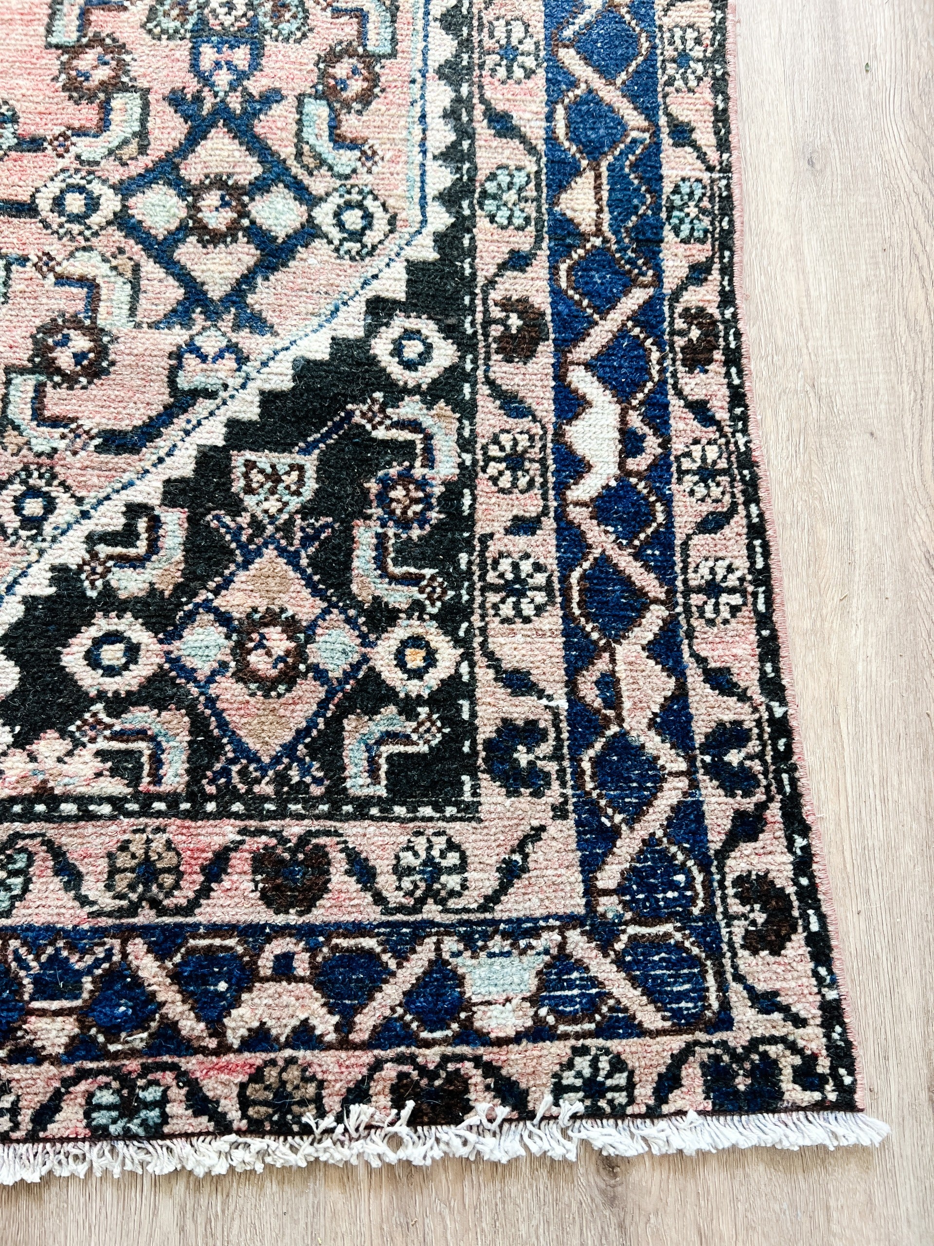 *ON HOLD* Vintage Rug # 2318 | 4' x 6' 6