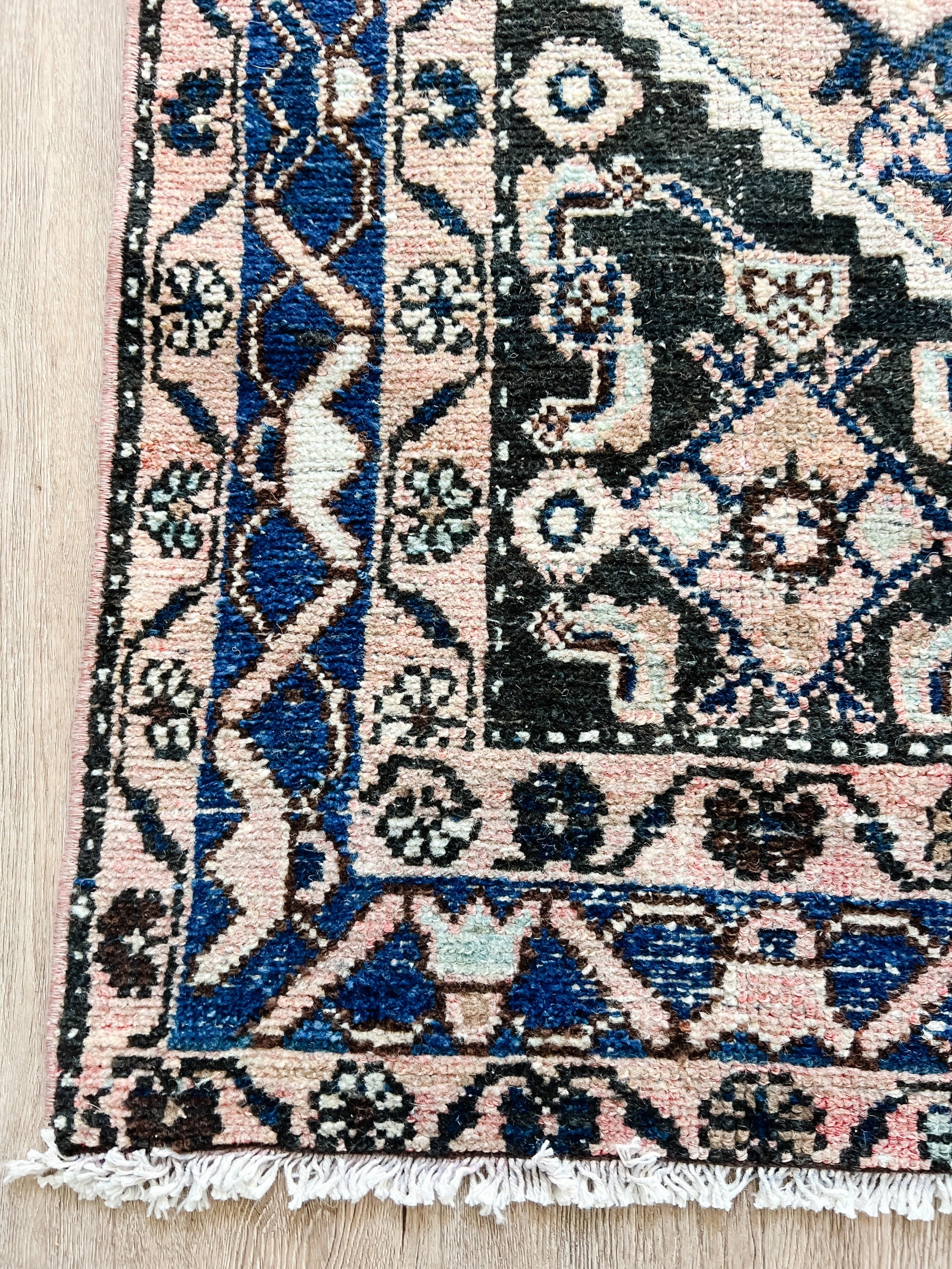 *ON HOLD* Vintage Rug # 2318 | 4' x 6' 6