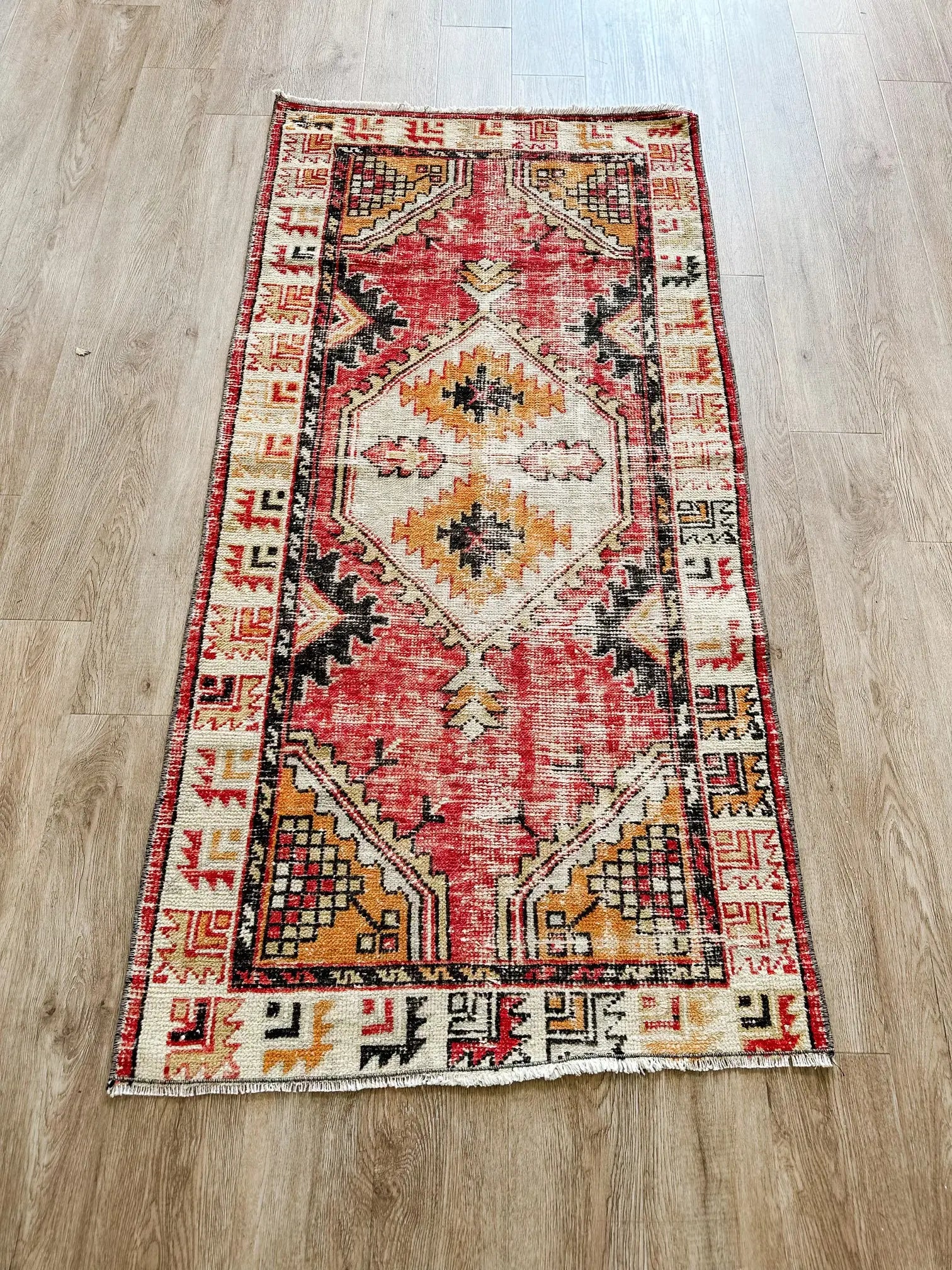 Vintage Hand Knotted Rug # 2185 | 2' 8