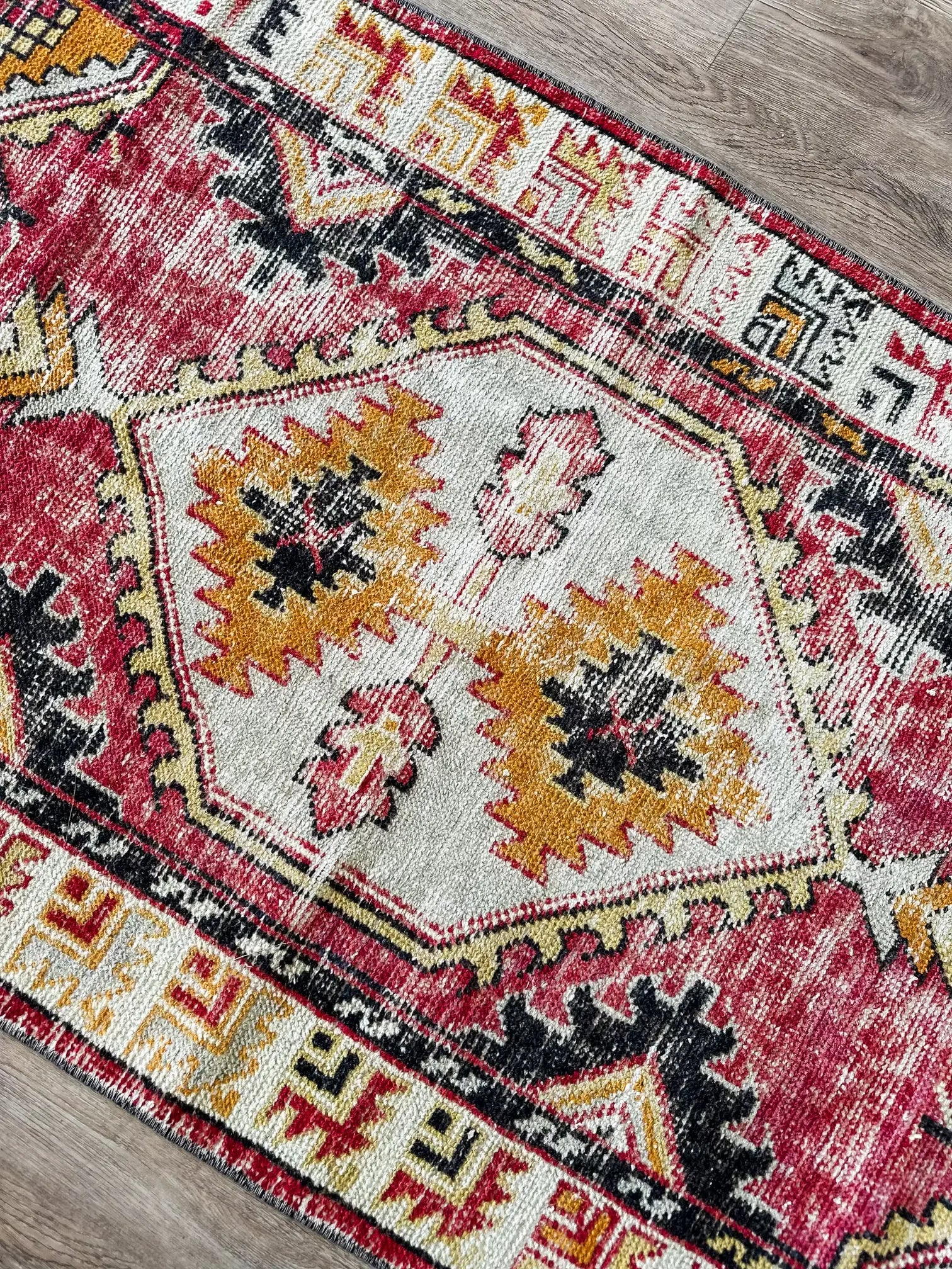 Vintage Hand Knotted Rug # 2185 | 2' 8