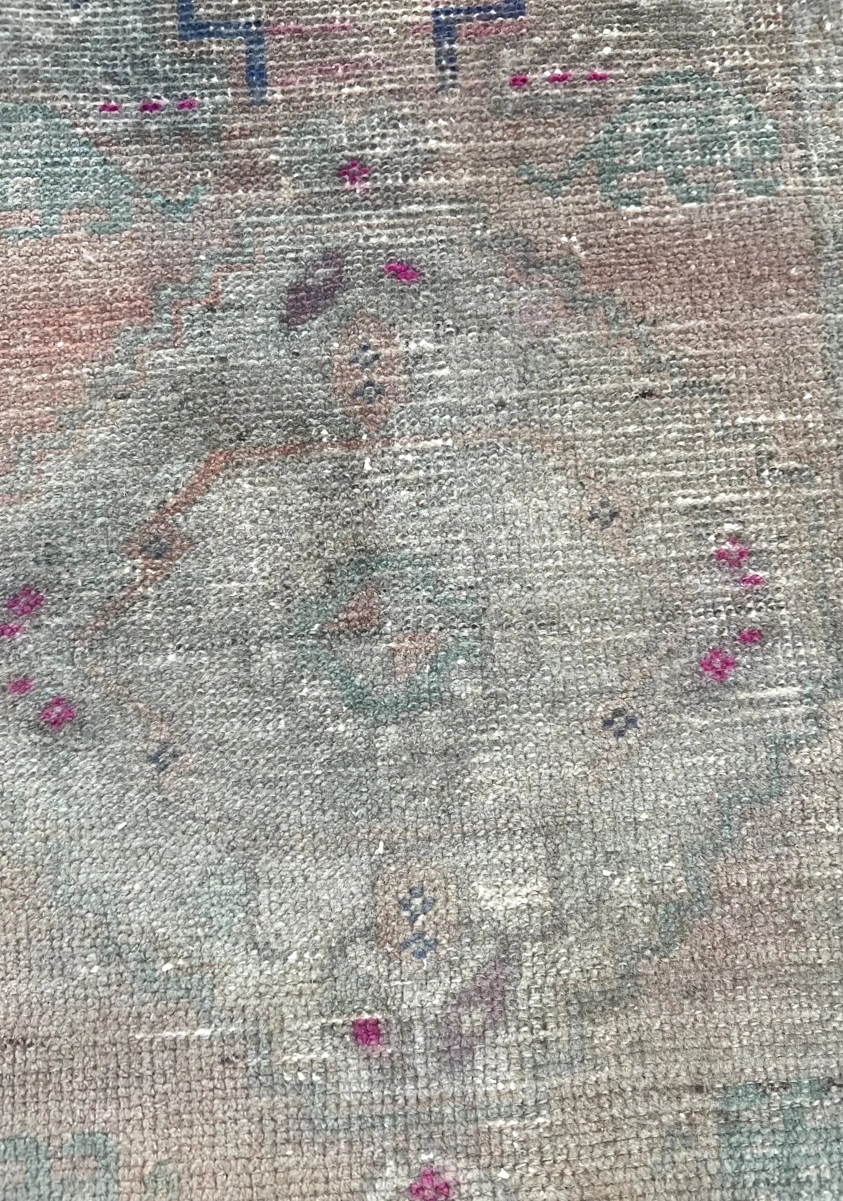 Vintage Hand Knotted Rug # 3267 | 1’ 4” x 2’ 4” Krazy For Rugs