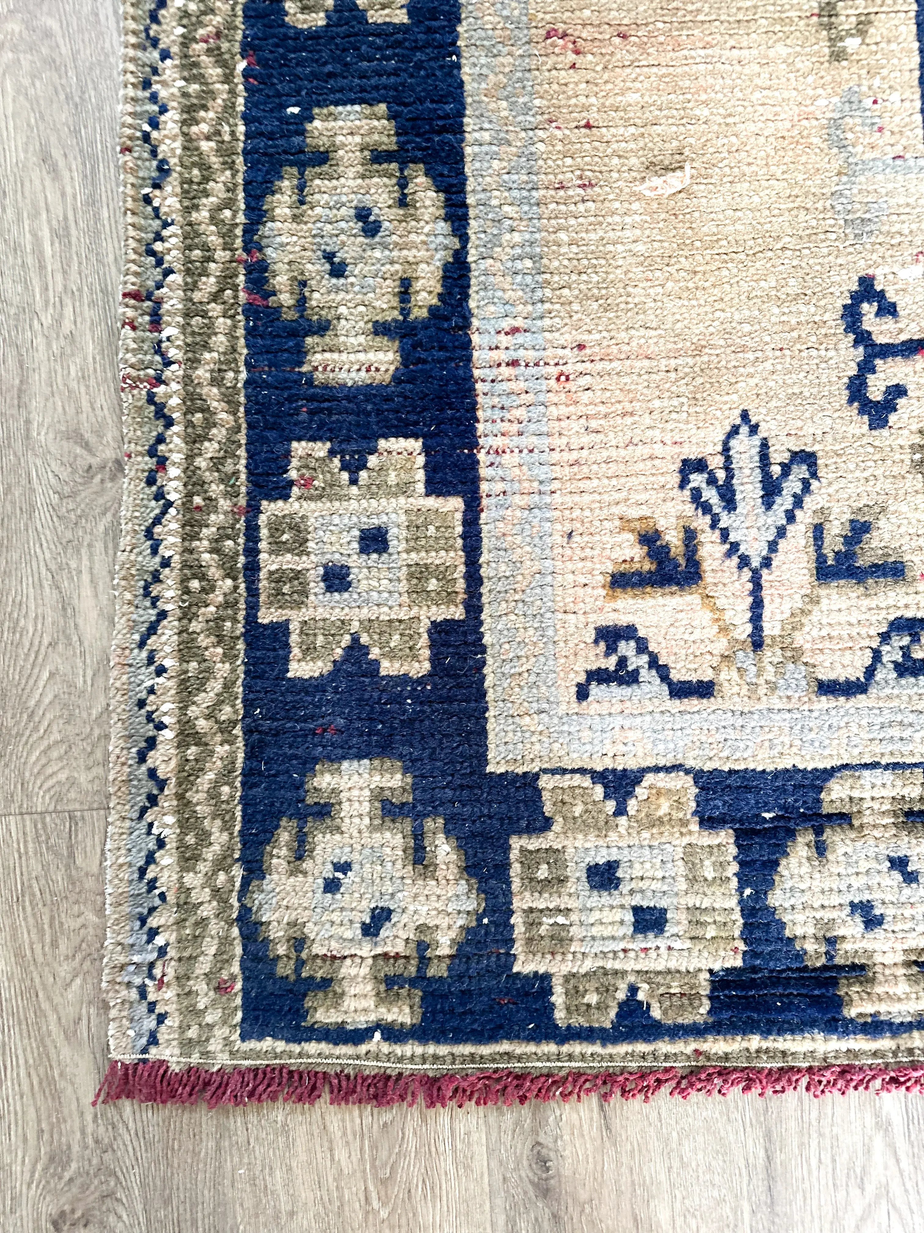 Vintage Hand Knotted Rug # 3415 | 4' 8