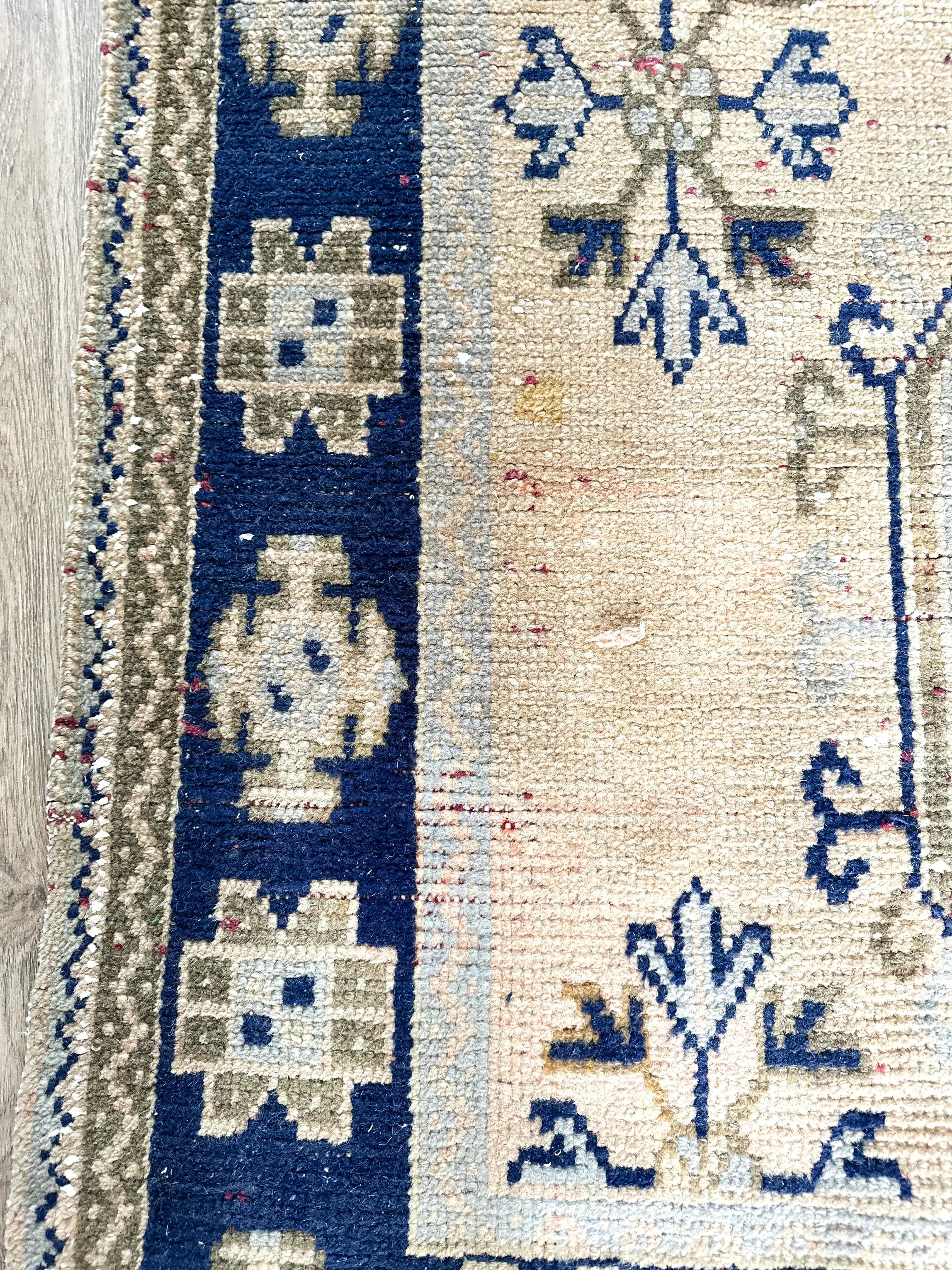 Vintage Hand Knotted Rug # 3415 | 4' 8