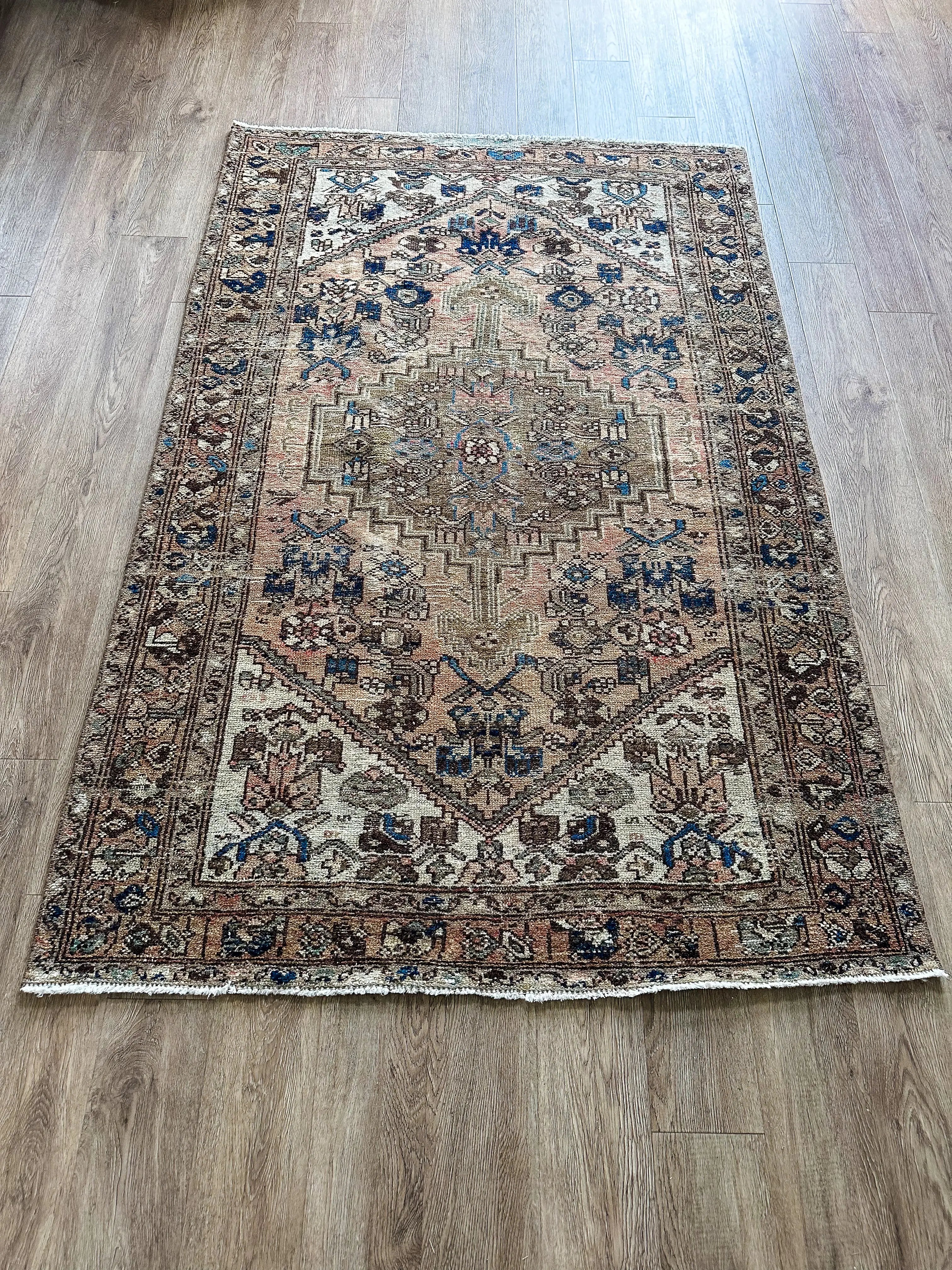 Vintage Rug # 3222 | 4' x 6' 4