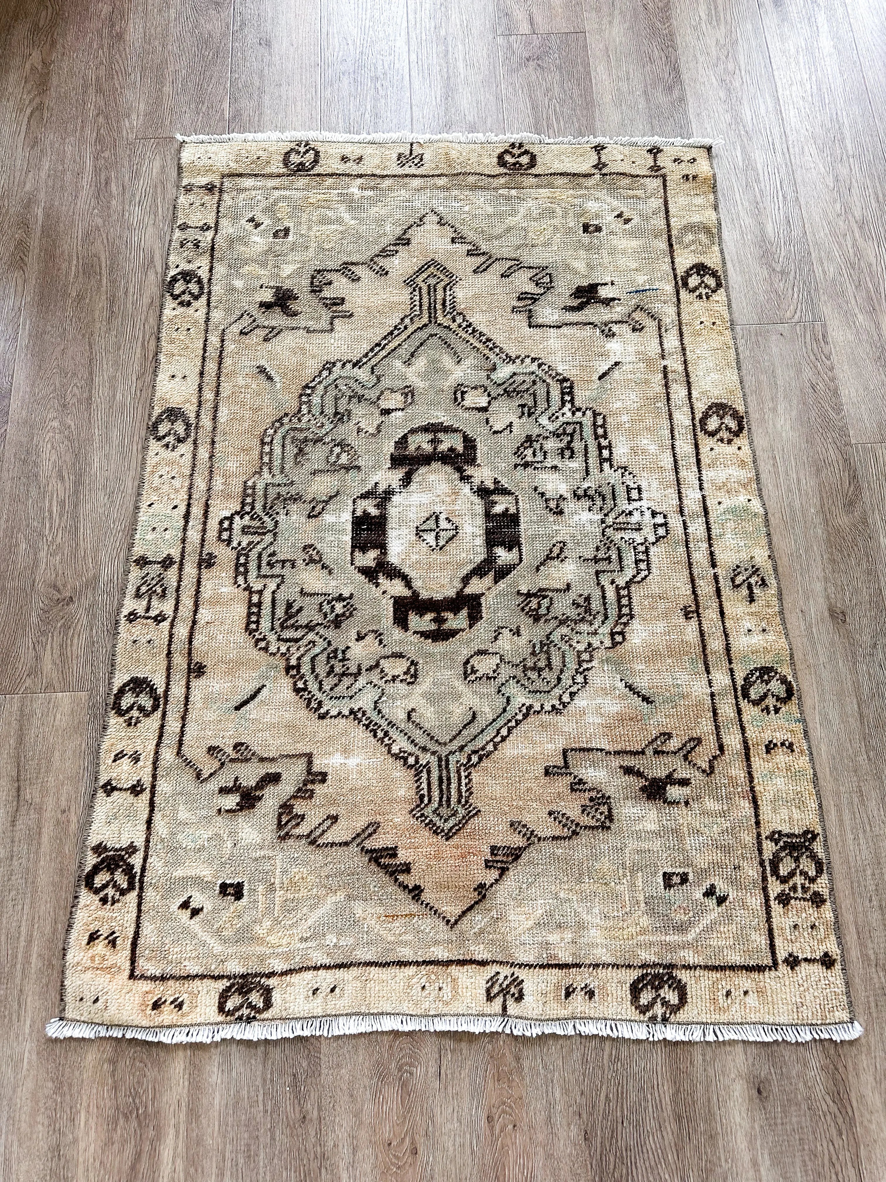 Vintage Rug # 3227 | 2' 9