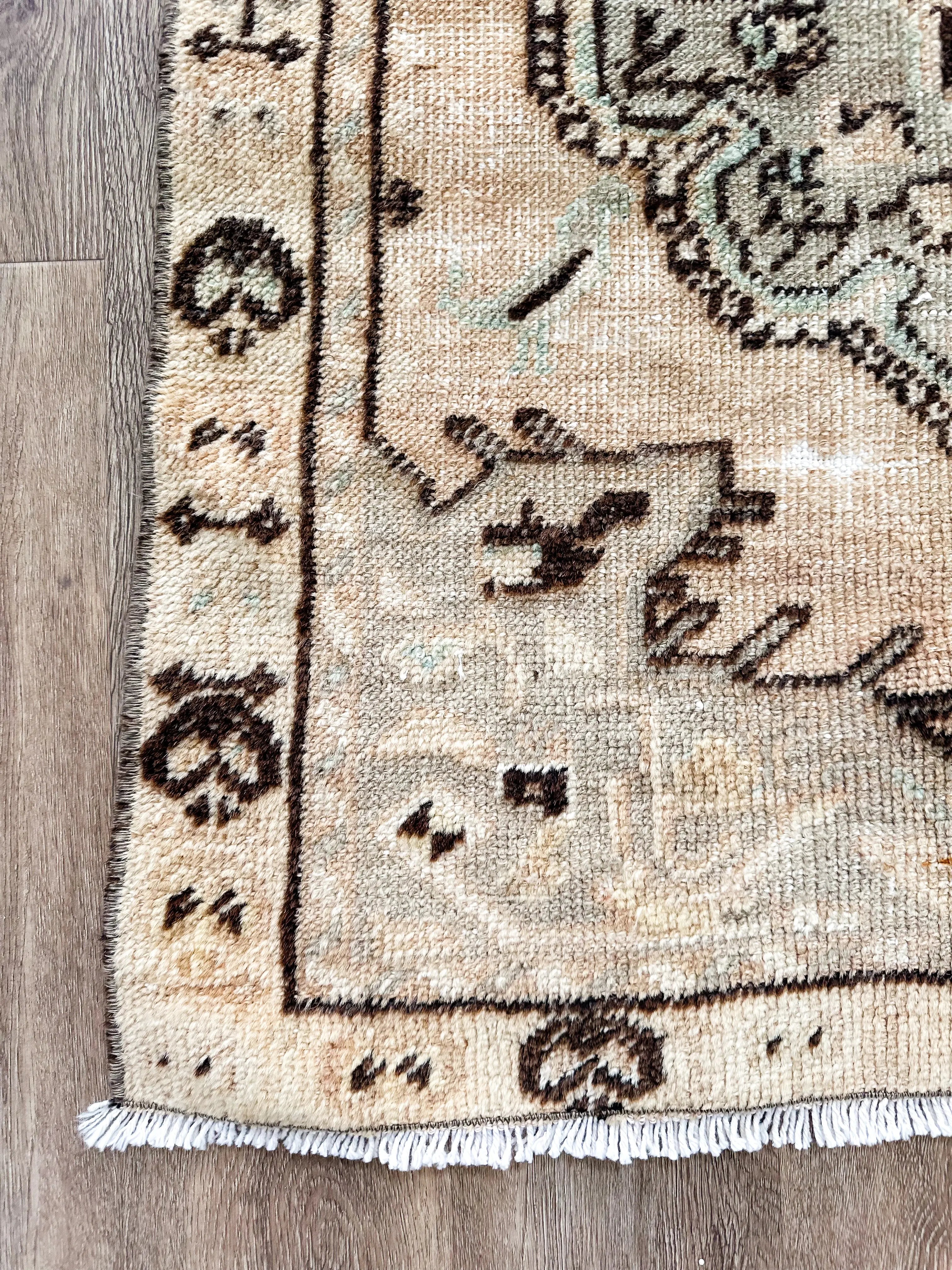 Vintage Rug # 3227 | 2' 9