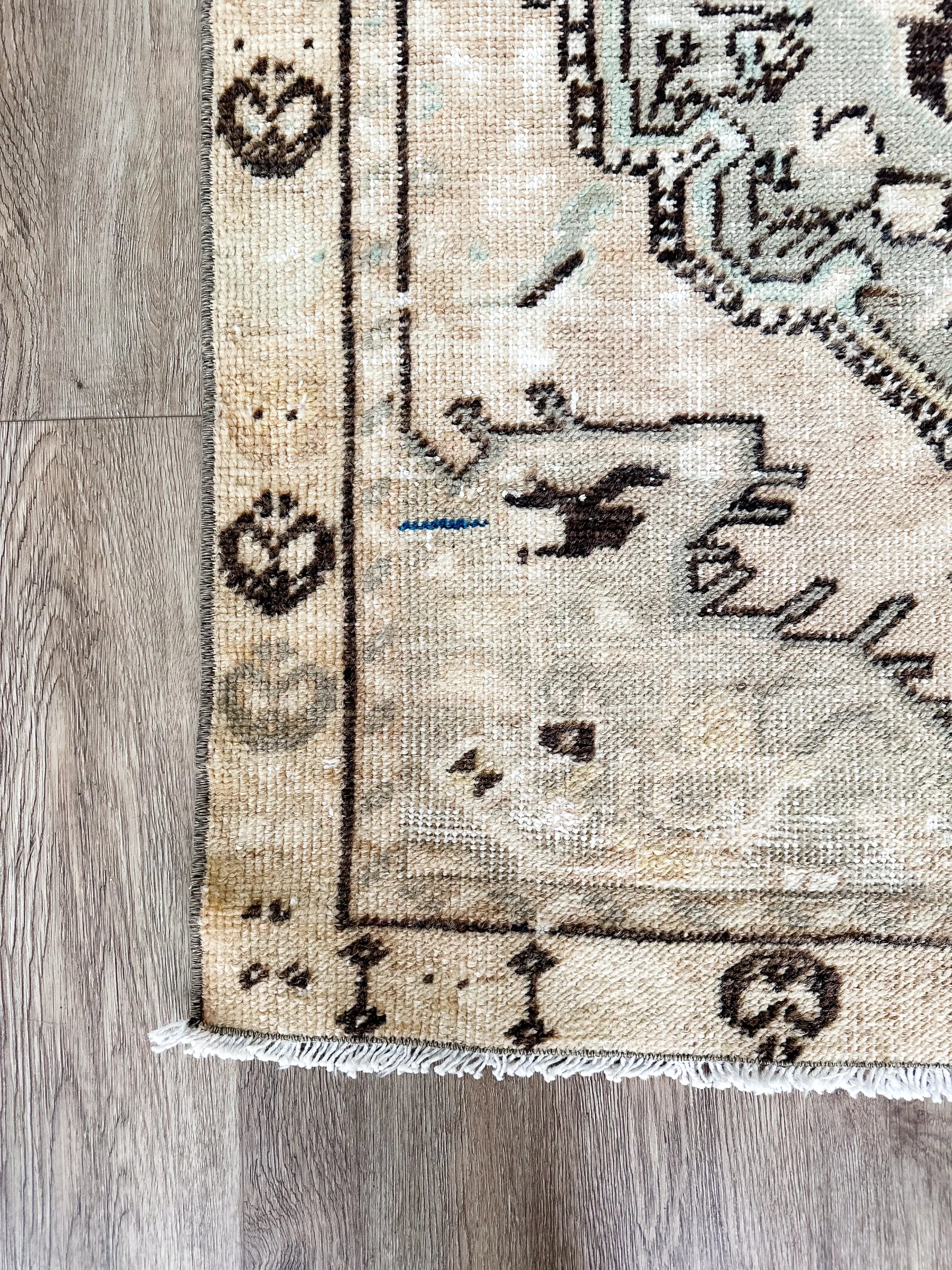 Vintage Rug # 3227 | 2' 9