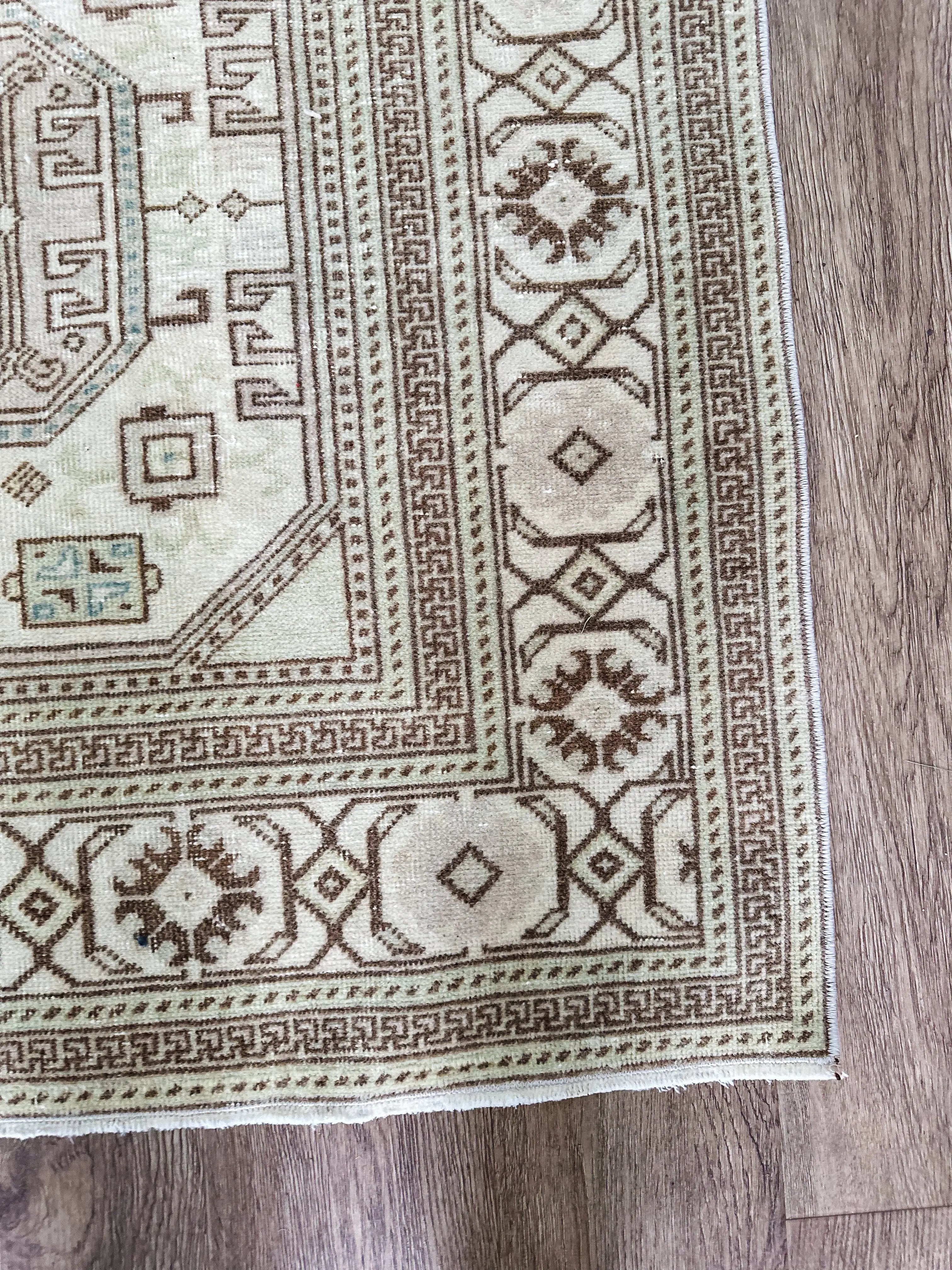 Vintage Rug # 3255 | 3' 2