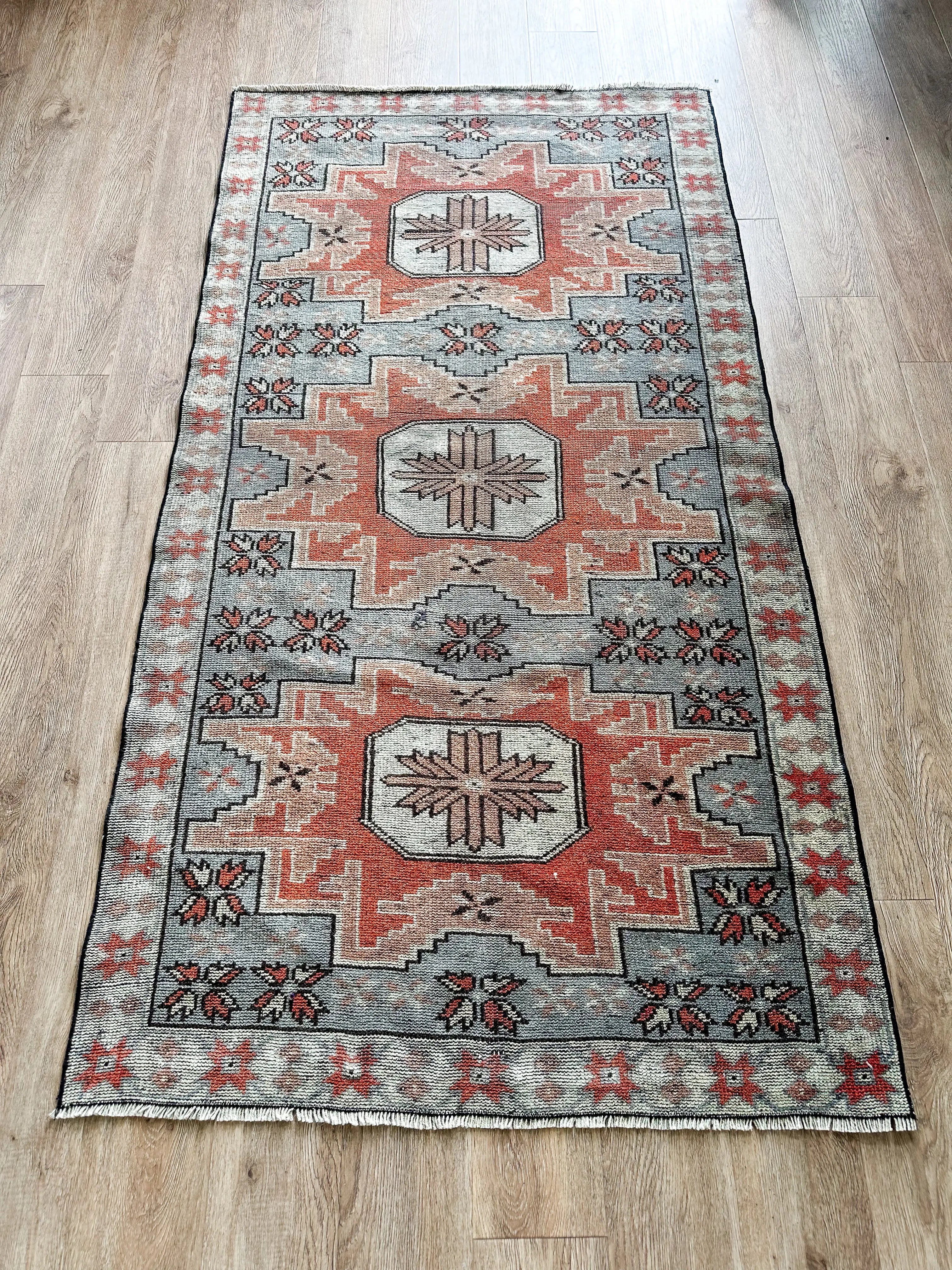 Vintage Rug # 3256 | 3' 2