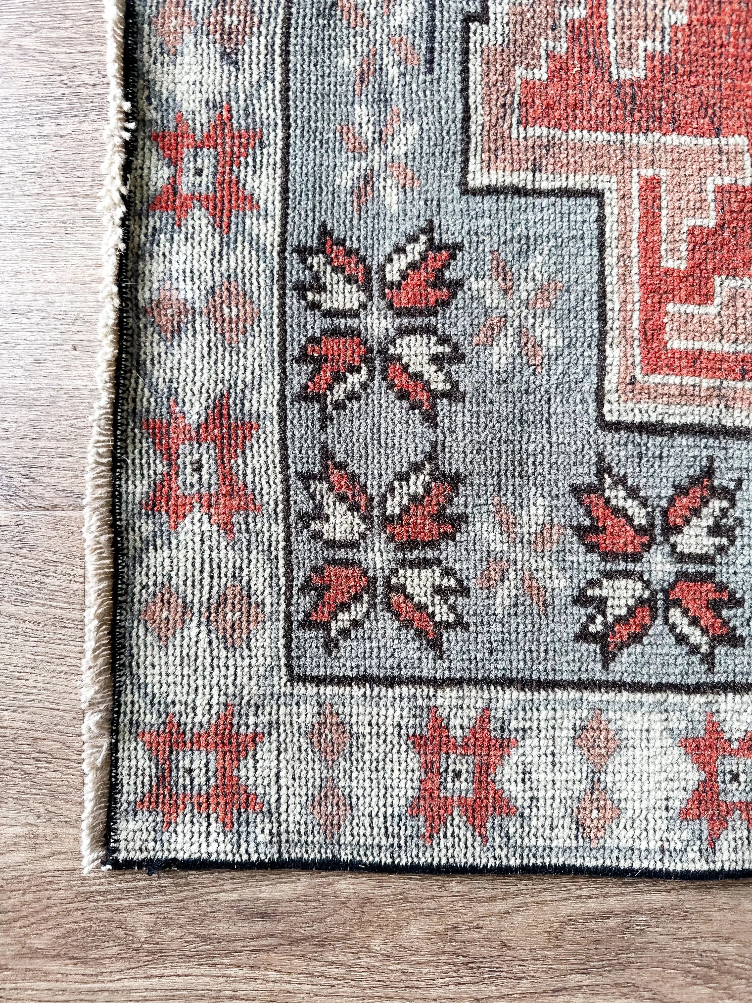 Vintage Rug # 3256 | 3' 2