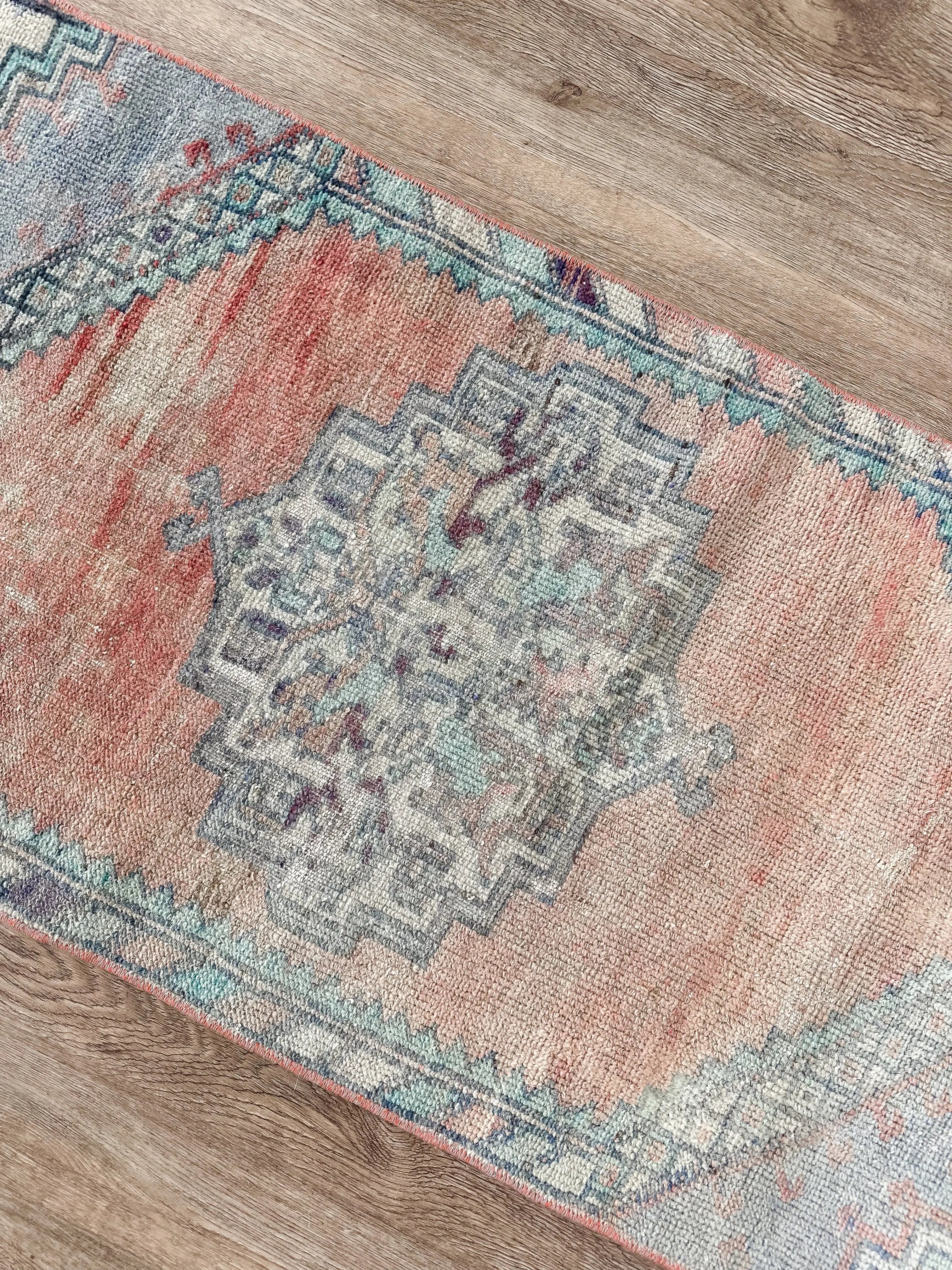 Vintage Rug # 3269 | 1' 10