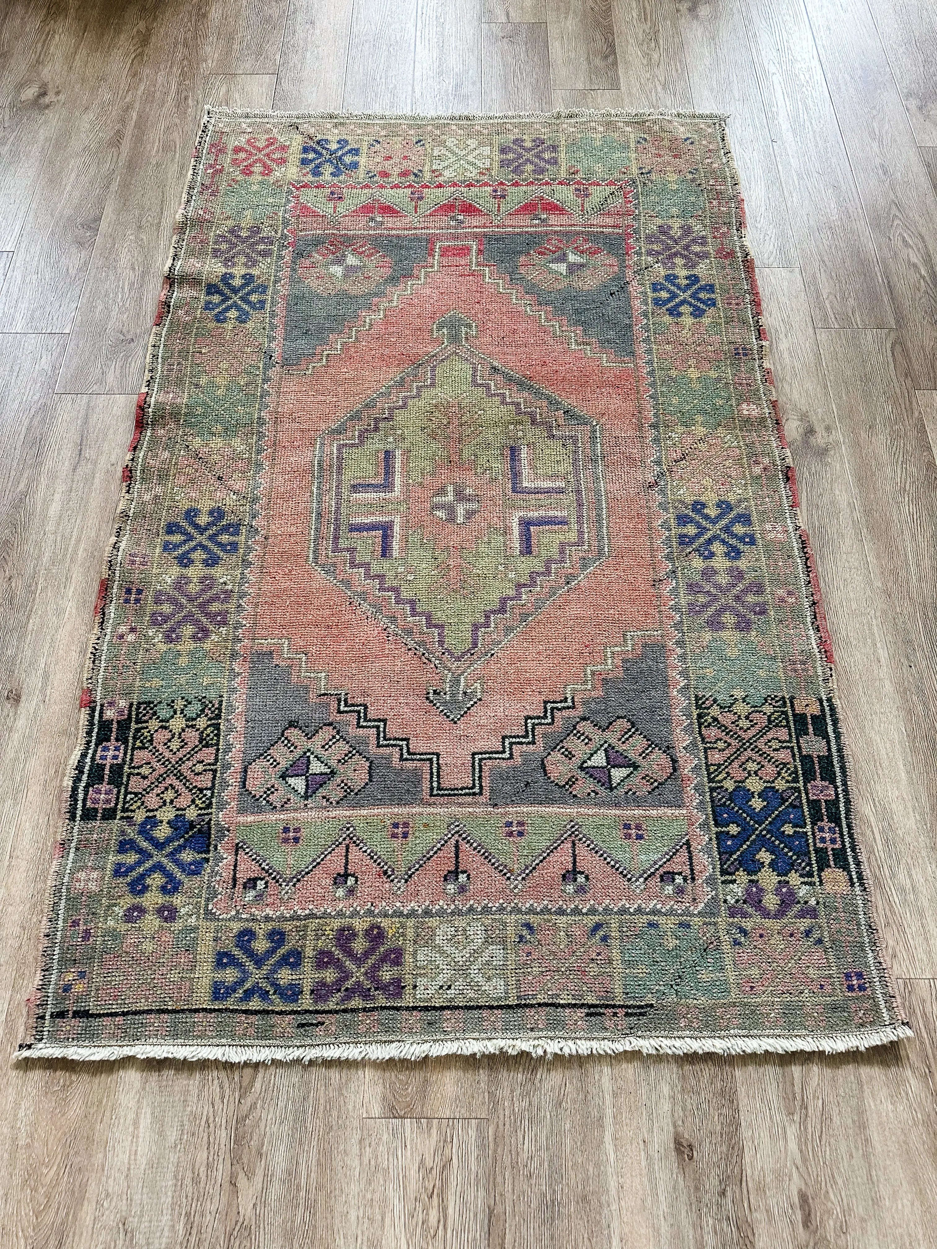 Vintage Rug # 3303 | 3'6