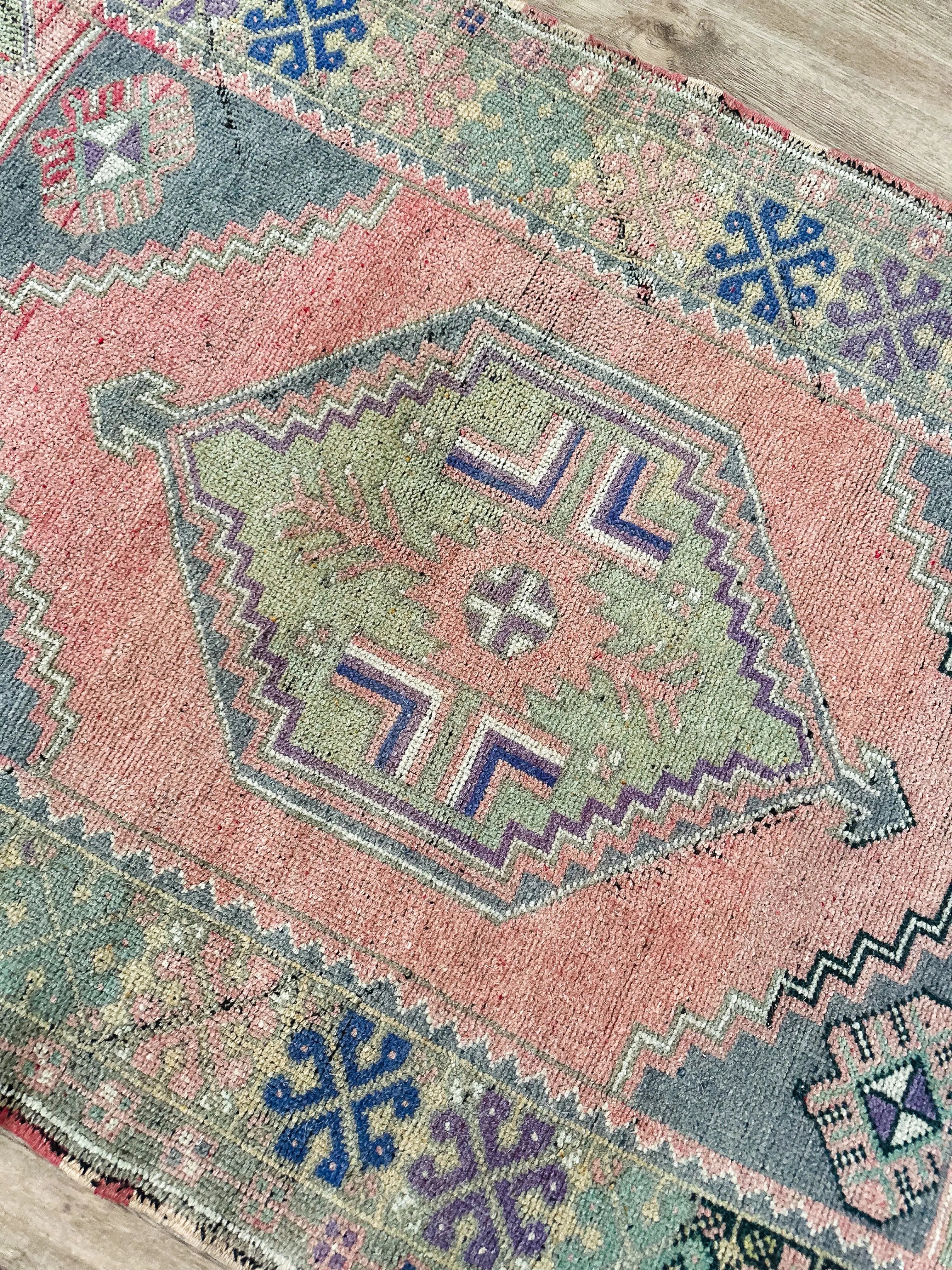 Vintage Rug # 3303 | 3'6