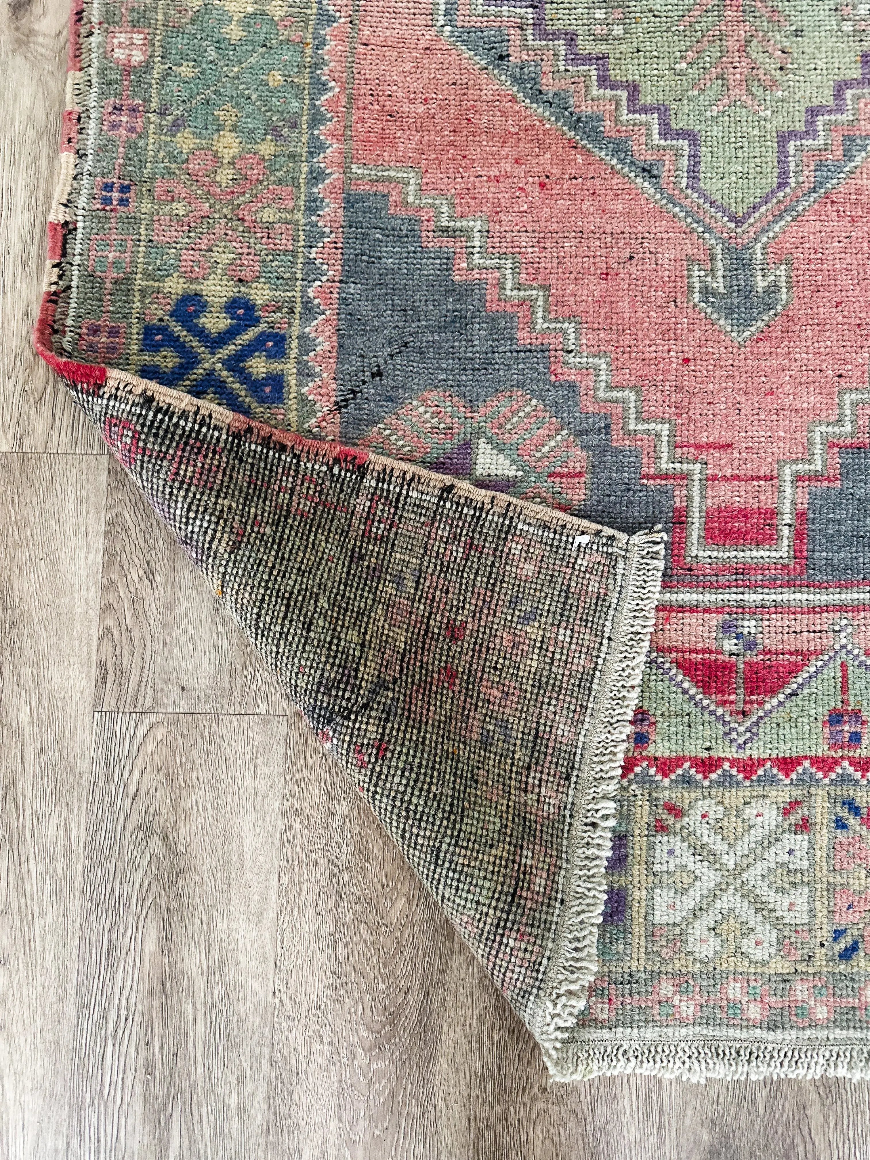 Vintage Rug # 3303 | 3'6