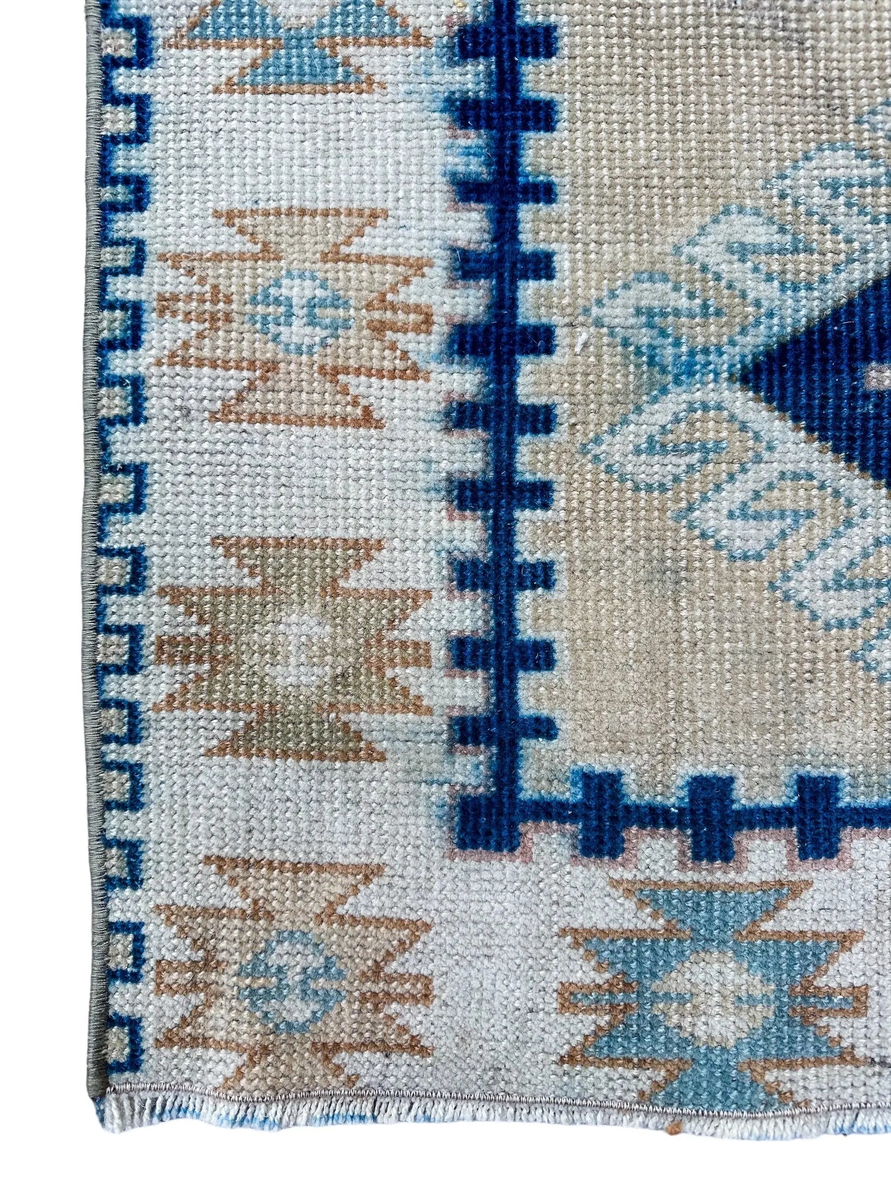 Vintage Rug # 3305 | 2' 7