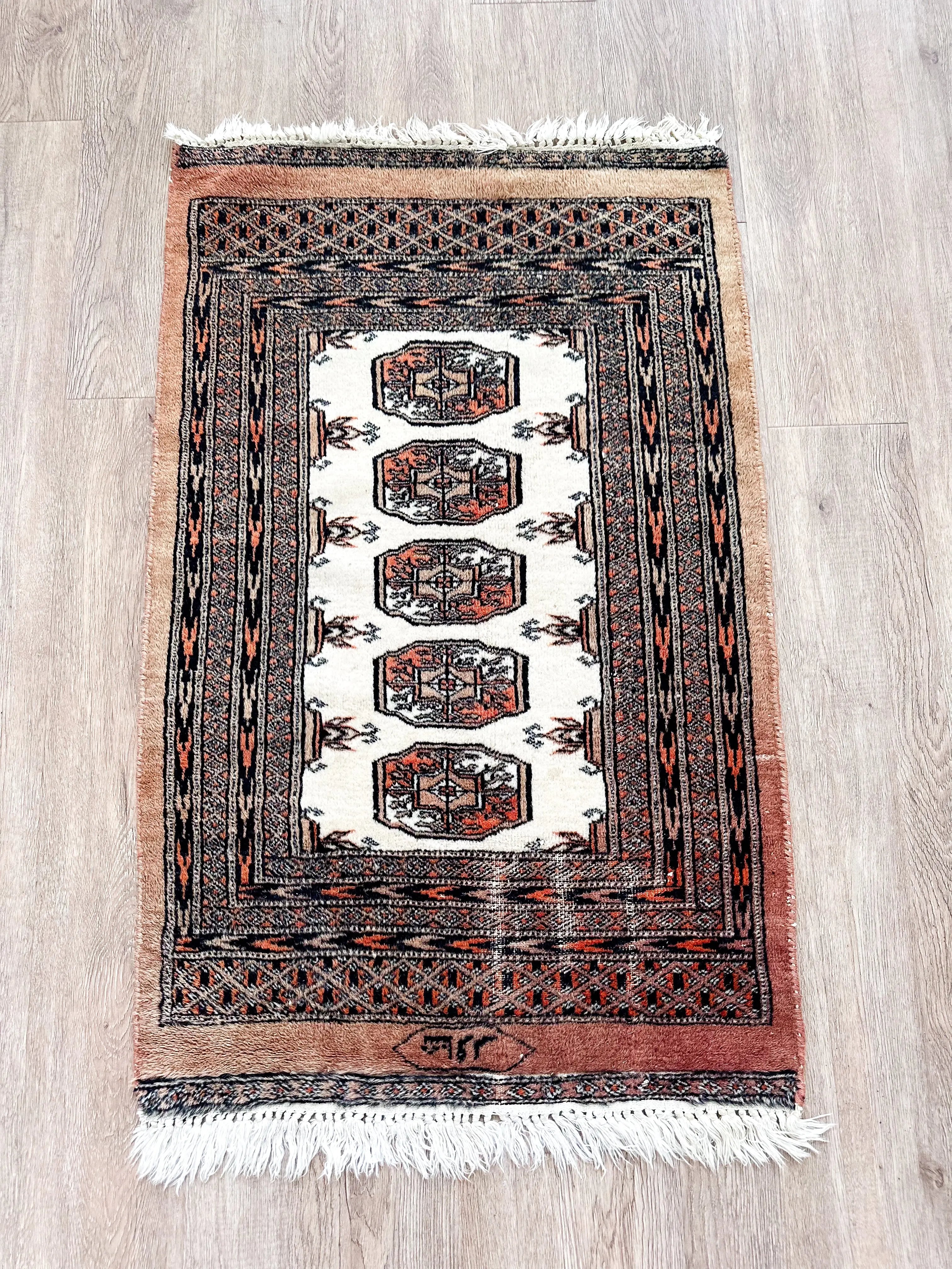 Vintage Rug # 3338 | 2' 1