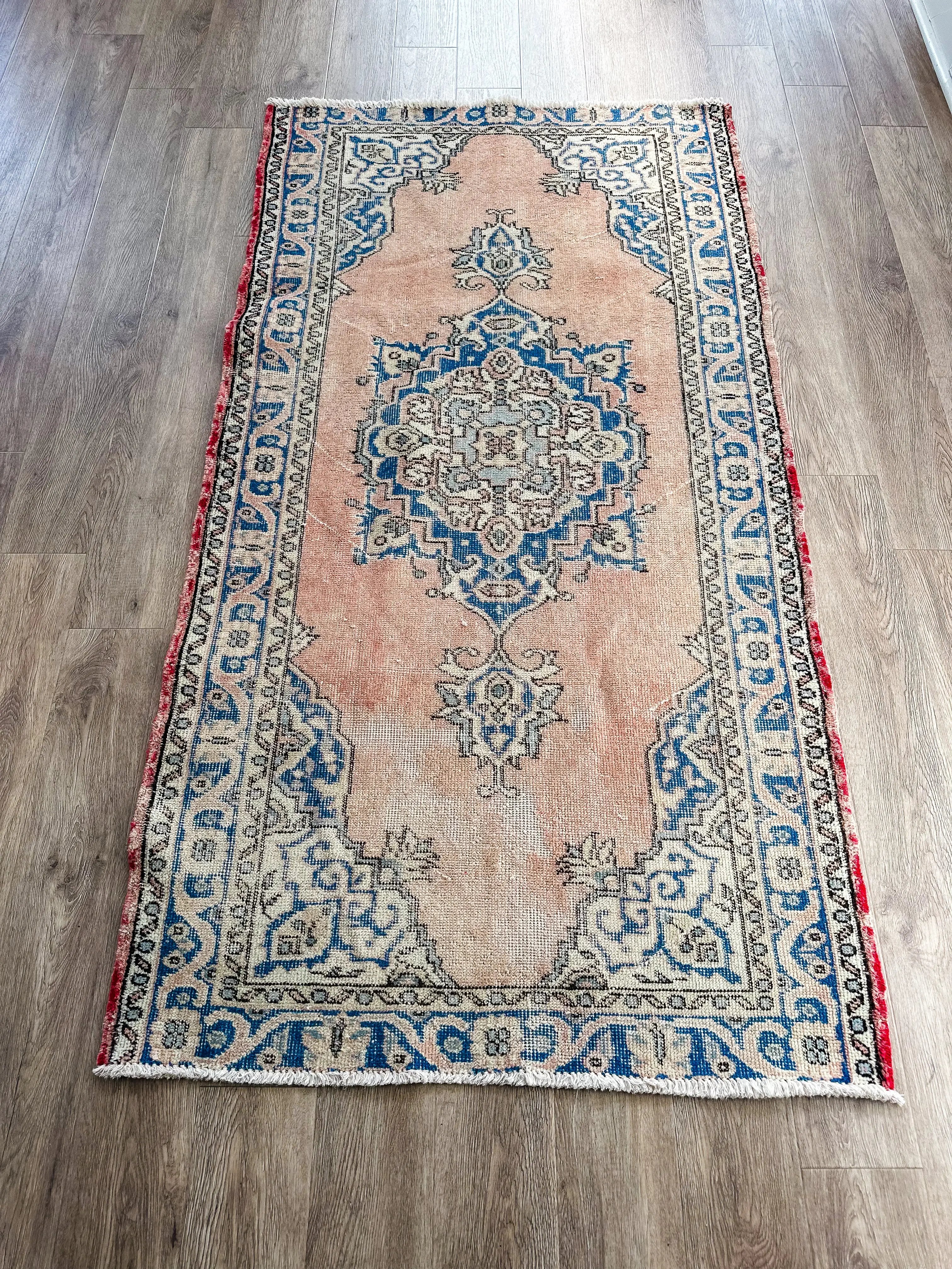 Vintage Rug # 3411 | 3' 4