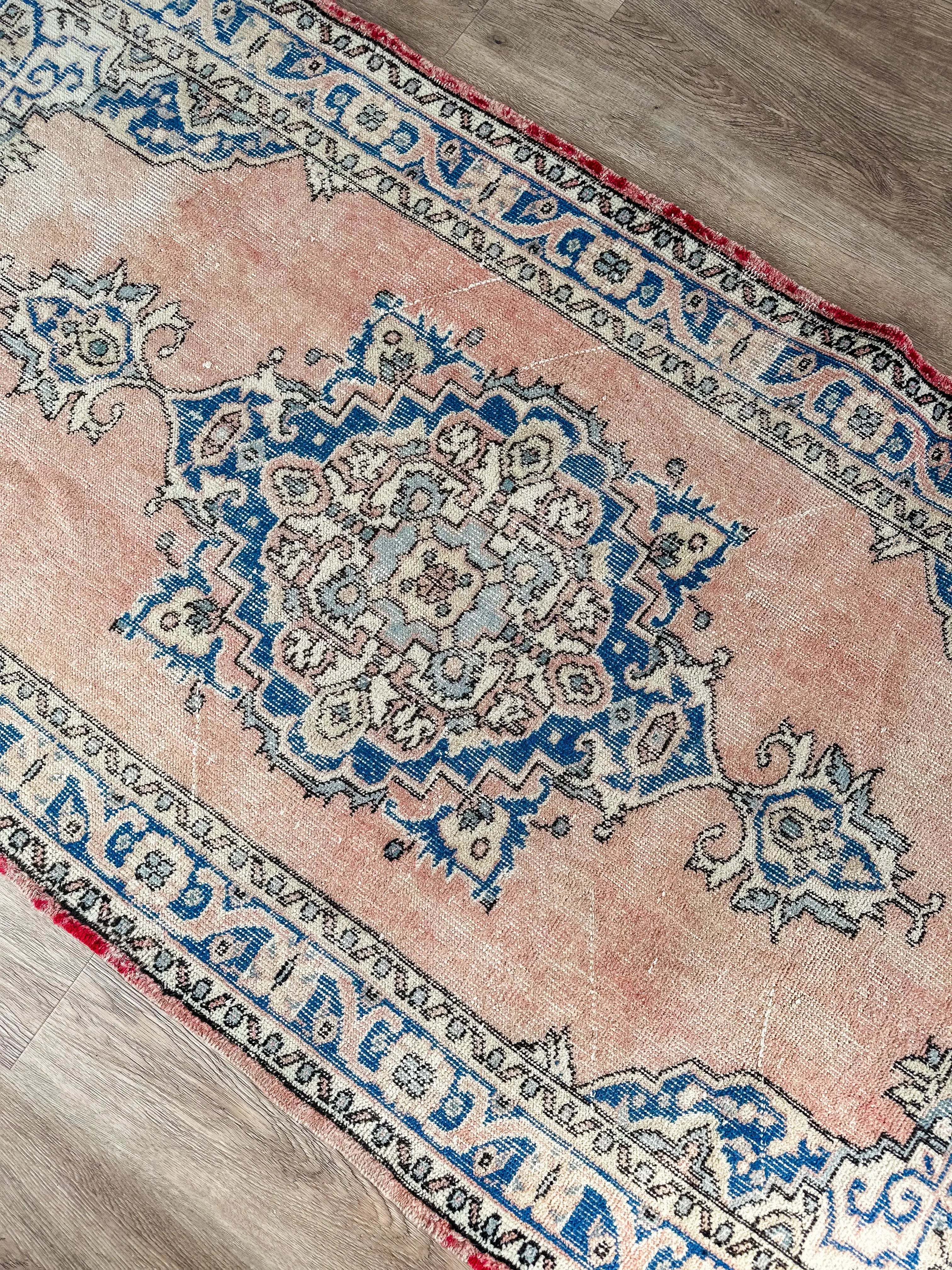 Vintage Rug # 3411 | 3' 4