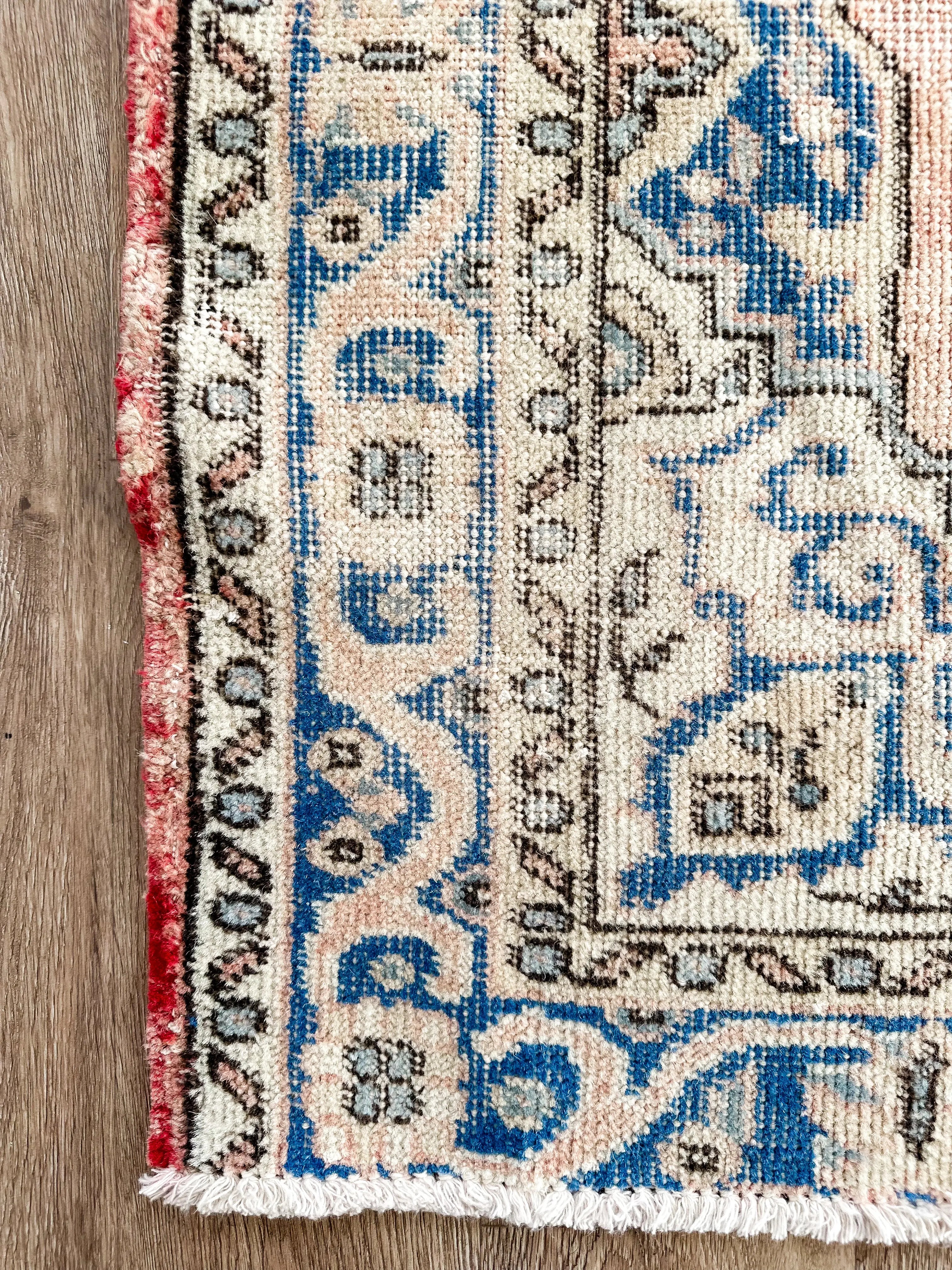 Vintage Rug # 3411 | 3' 4