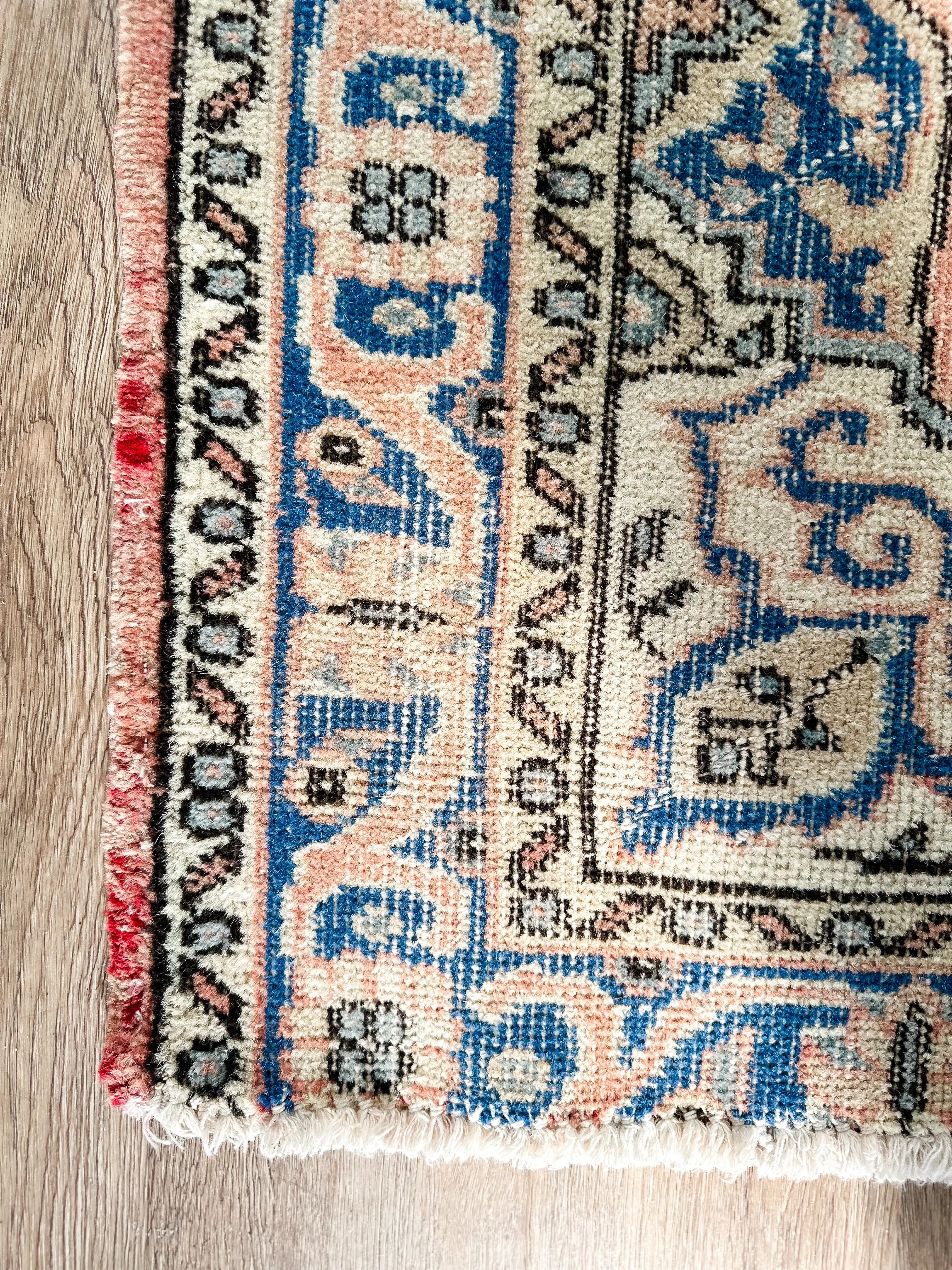 Vintage Rug # 3411 | 3' 4