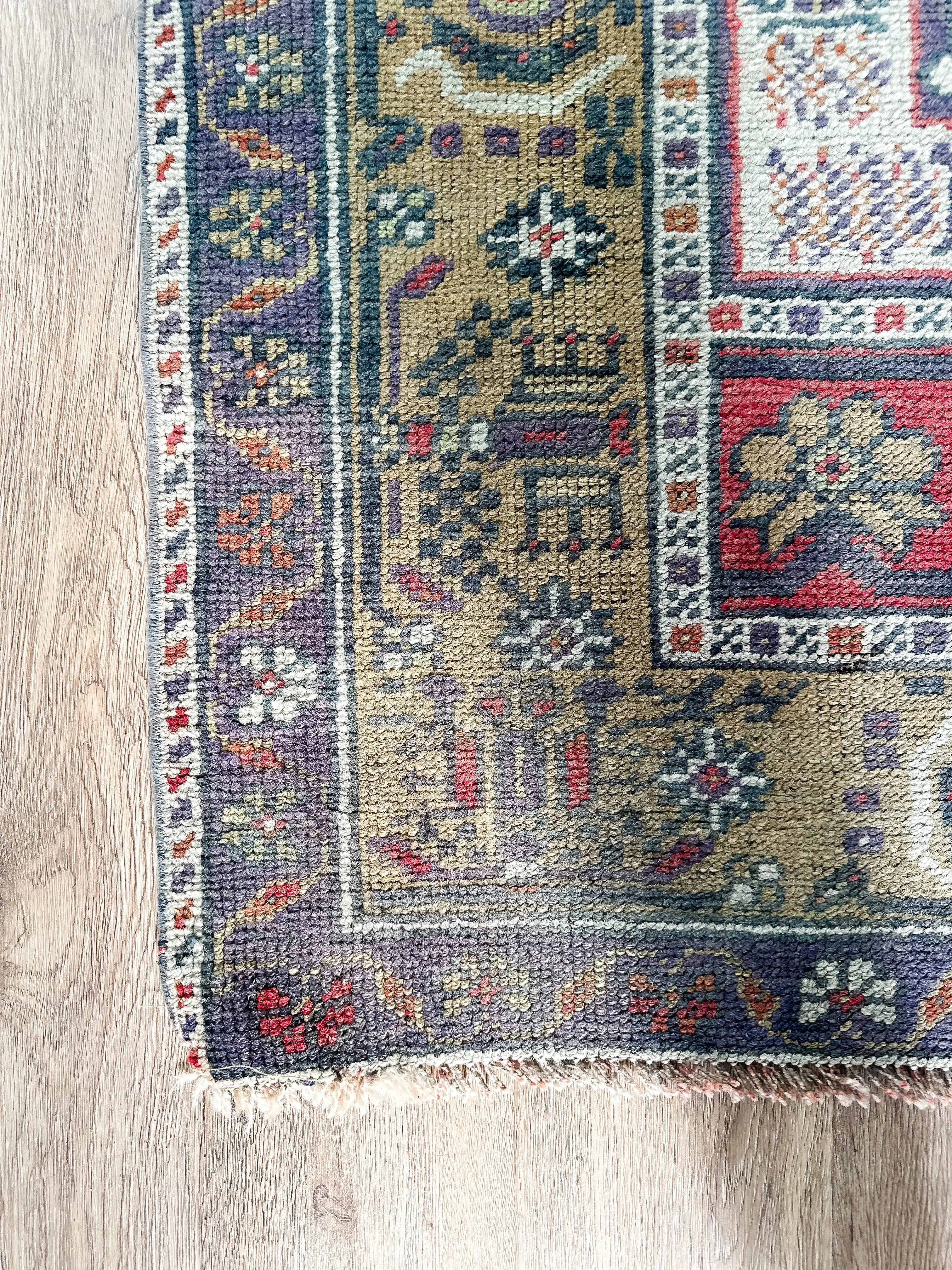 Vintage Rug # 3413 | 4' 2