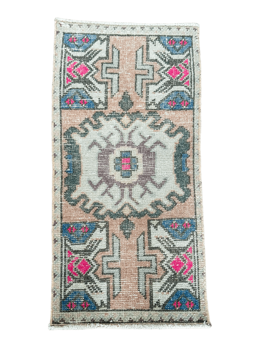 Vintage Mini Rug # 3002 1' 6