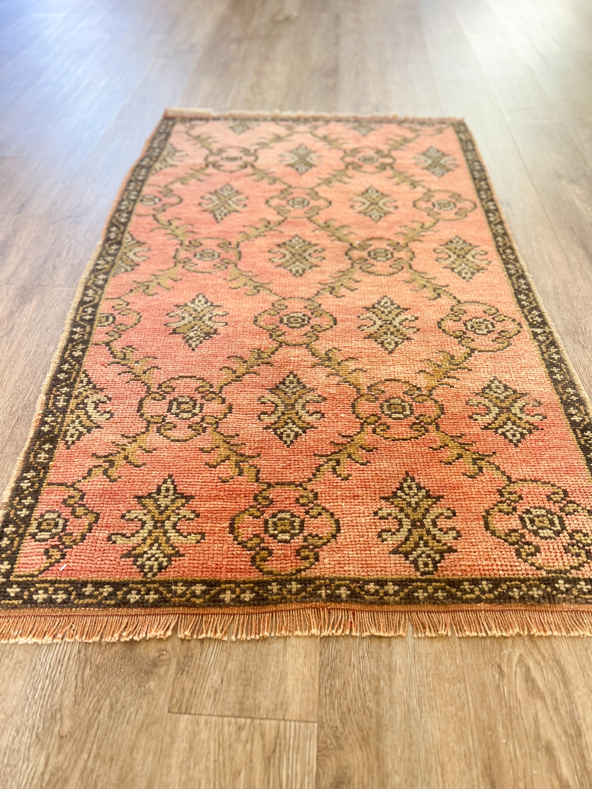 Vintage Rug # 3019 | 2’ 8” x 4’ 6” vendor-unknown