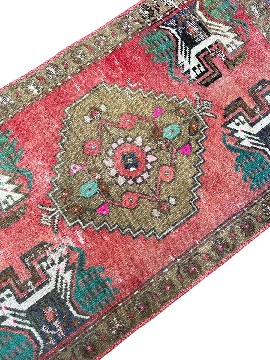Turkish Mini Rug # 2819 | 1' 8'' x 3' 3'' - Krazy For Rugs